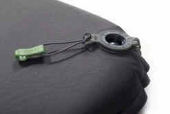 Exped SIM Comfort 7.5 LW Zelfopblazende Slaapmat 12 Exped SIM Comfort 7.5 LW Zelfopblazende Slaapmat -Camping Avontuur 1267 1900 6183 sim comfort valve in close 5472x3648 3