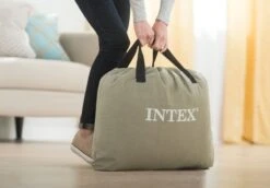 Intex Pillow Rest Raised Luchtbed - Queensize - Ingebouwde Elektrische Pomp -Camping Avontuur 1320 1900 64124 inuse1 2017 300