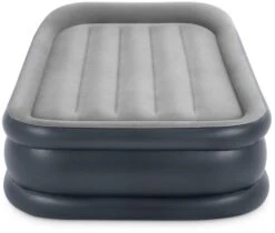 Intex Deluxe Pillow Rest Raised Luchtbed - Eenpersoons - Ingebouwde Elektrische Pomp 11 Intex Deluxe Pillow Rest Raised Luchtbed - Eenpersoons - Ingebouwde Elektrische Pomp -Camping Avontuur 1320 1900 64132 prd1 2017 300