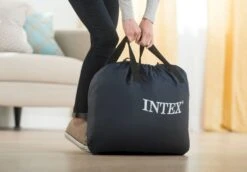 Intex Ultra Plush Luchtbed - Eenpersoons - Ingebouwde Elektrische Pomp 15 Intex Ultra Plush Luchtbed - Eenpersoons - Ingebouwde Elektrische Pomp -Camping Avontuur 1320 1900 64426 inuse1 2020 300