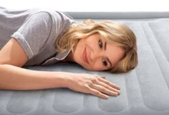 Intex Comfort Plush Luchtbed - Eenpersoons - Ingebouwde Elektrische Pomp -Camping Avontuur 1320 1900 67766 inuse4 2022 300
