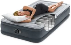 Intex Comfort Plush Luchtbed - Eenpersoons - Ingebouwde Elektrische Pomp -Camping Avontuur 1320 1900 67766 inuse 2023 300