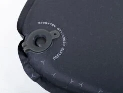Exped SIM 3.8 M Zelfopblazende Slaapmat 13 Exped SIM 3.8 M Zelfopblazende Slaapmat -Camping Avontuur 1441 1900 sim black valve close