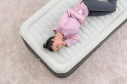 Bestway Fortech Tough Guard Luchtbed - Eenpersoons - Ingebouwde Elektrische Pomp 27 Bestway Fortech Tough Guard Luchtbed - Eenpersoons - Ingebouwde Elektrische Pomp -Camping Avontuur 69048aux23 69048gbx23 69048xxx23 69049usx23 69049xxx23 102192 ls web