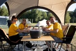 LotusGrill XL Hybrid Houtskoolbarbecue - Rood -Camping Avontuur lotusgrill groepsfoto 1